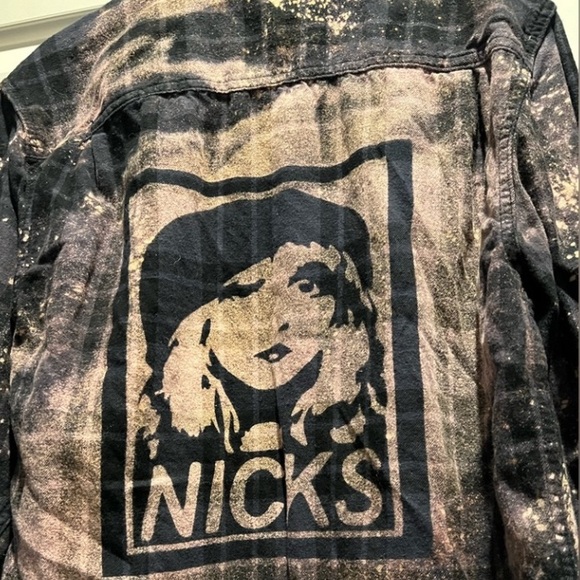 Stevie Nicks flannel button down with splatter paint 🖤 Size Small 🖤 Like New❣️ - Picture 6 of 8